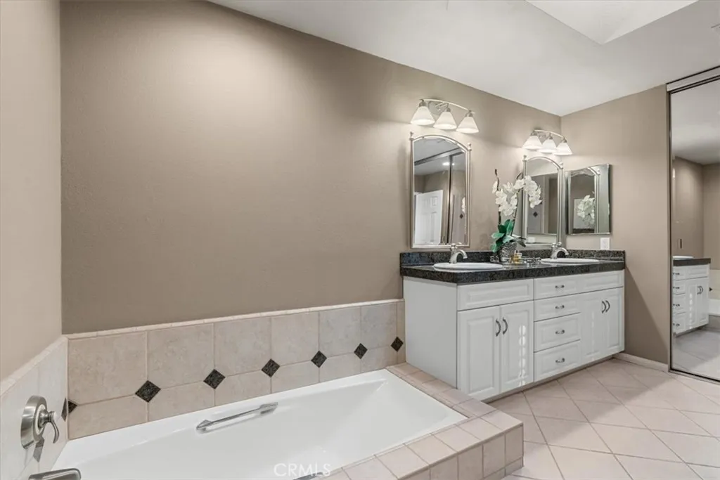 393 Gran Via, Palm Desert, California 92260 home-pic-22